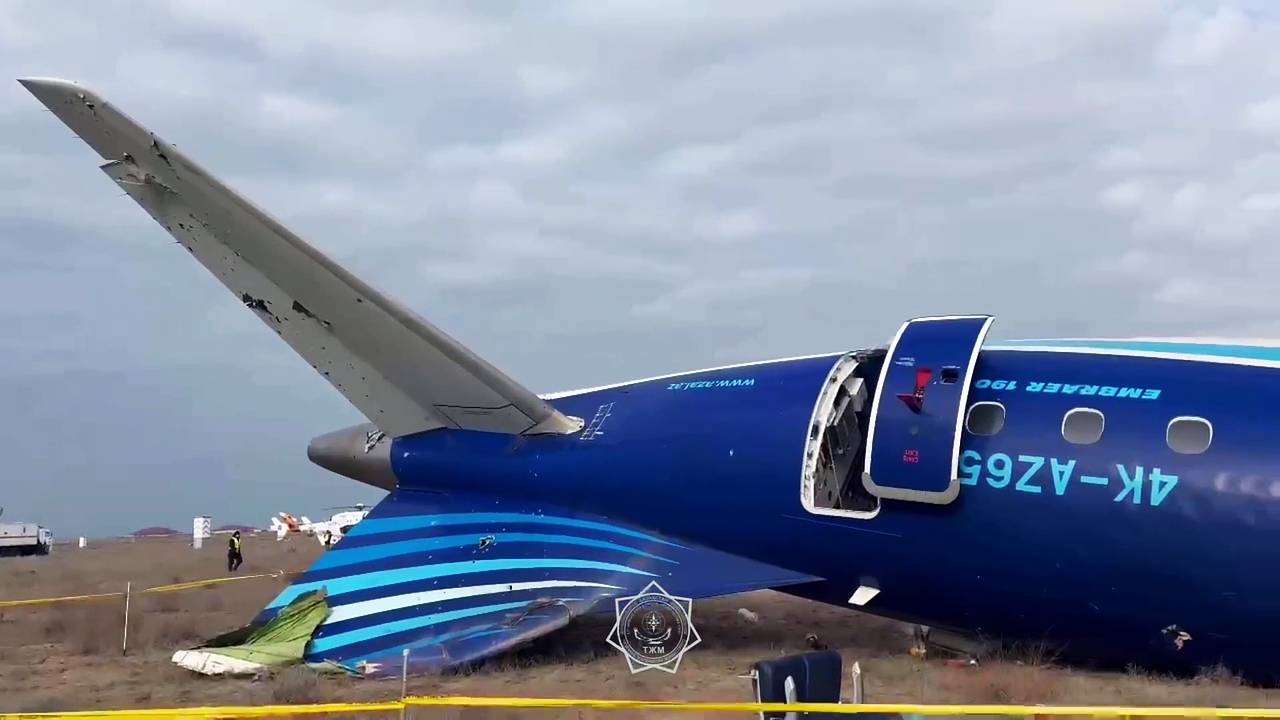 Пилоты разбившегося под Актау самолета AZAL сами решили не садиться в Грозном