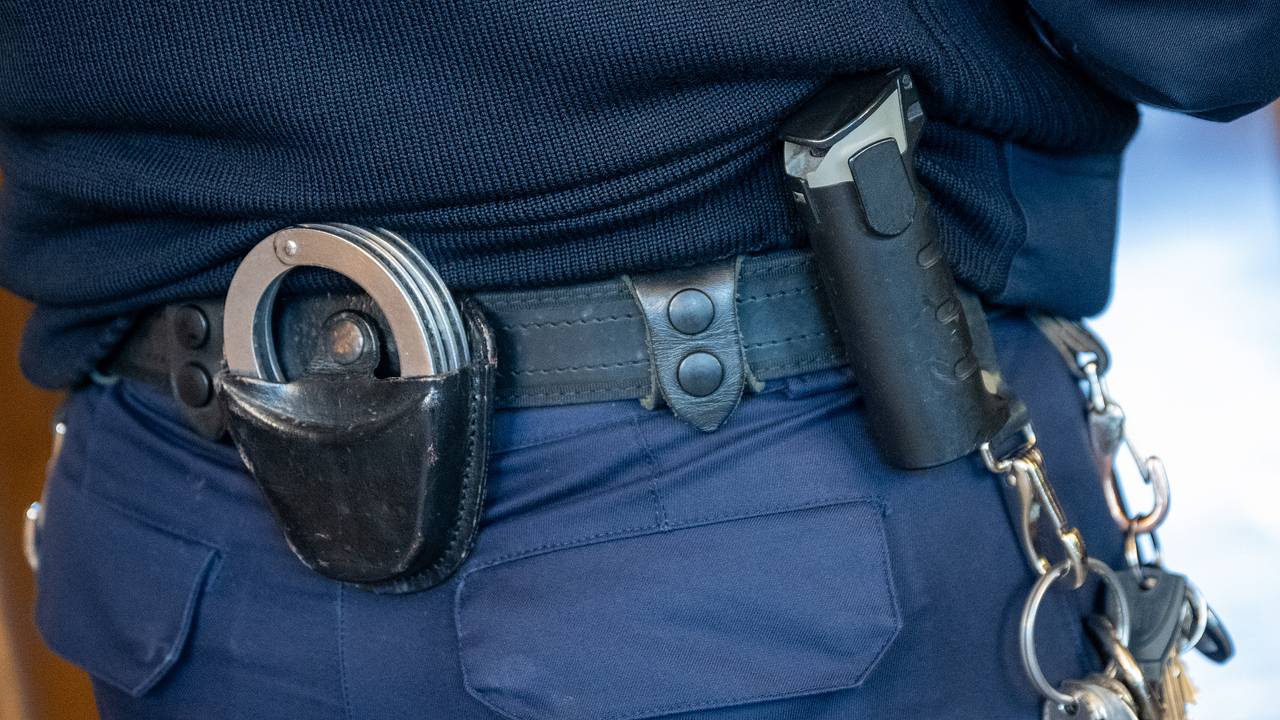Женщина совратила двух 15-летних хоккеистов в отеле и попала за решетку на несколько дней