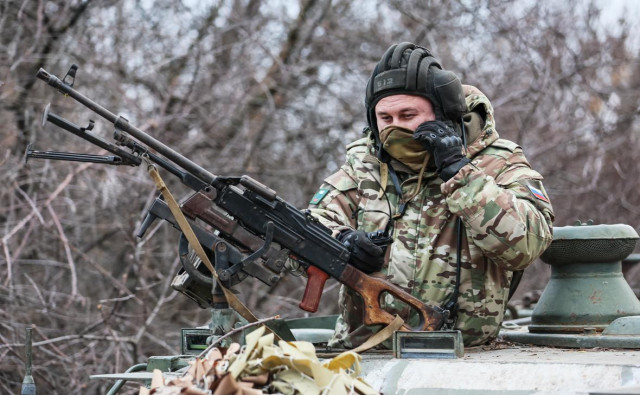 Обломки дрона повредили крышу дома в Тамбовской области