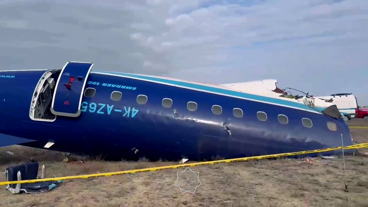 В Казахстане назвали неофициальной расшифровку переговоров пилотов AZAL