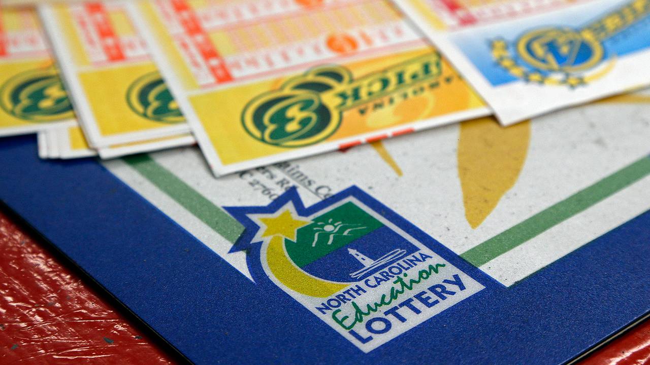 Мужчина впервые поучаствовал в лотерее благодаря отцу и выиграл 513 миллионов рублей