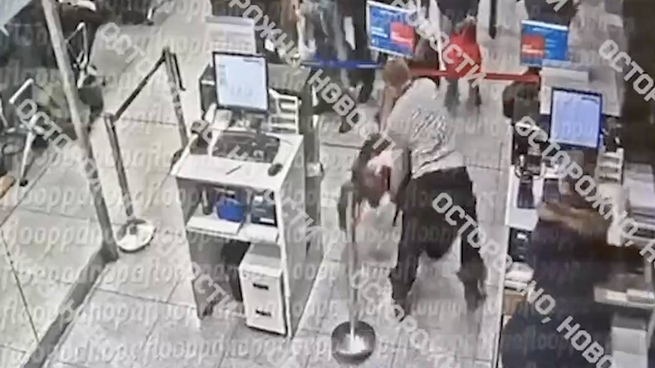 В аэропорту Москвы мужчина избил сотрудника авиакомпании и сломал ему нос