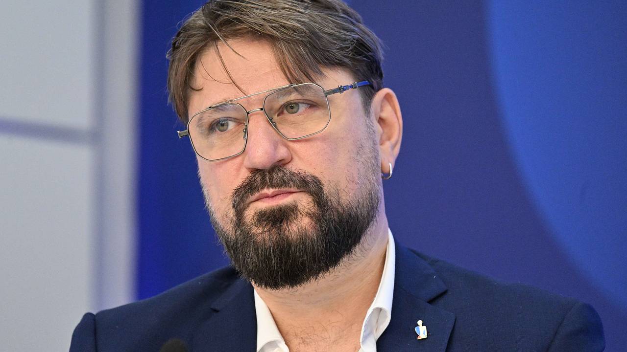 Звезда «Счастливы вместе» рассказал о конфликте с Вайкуле