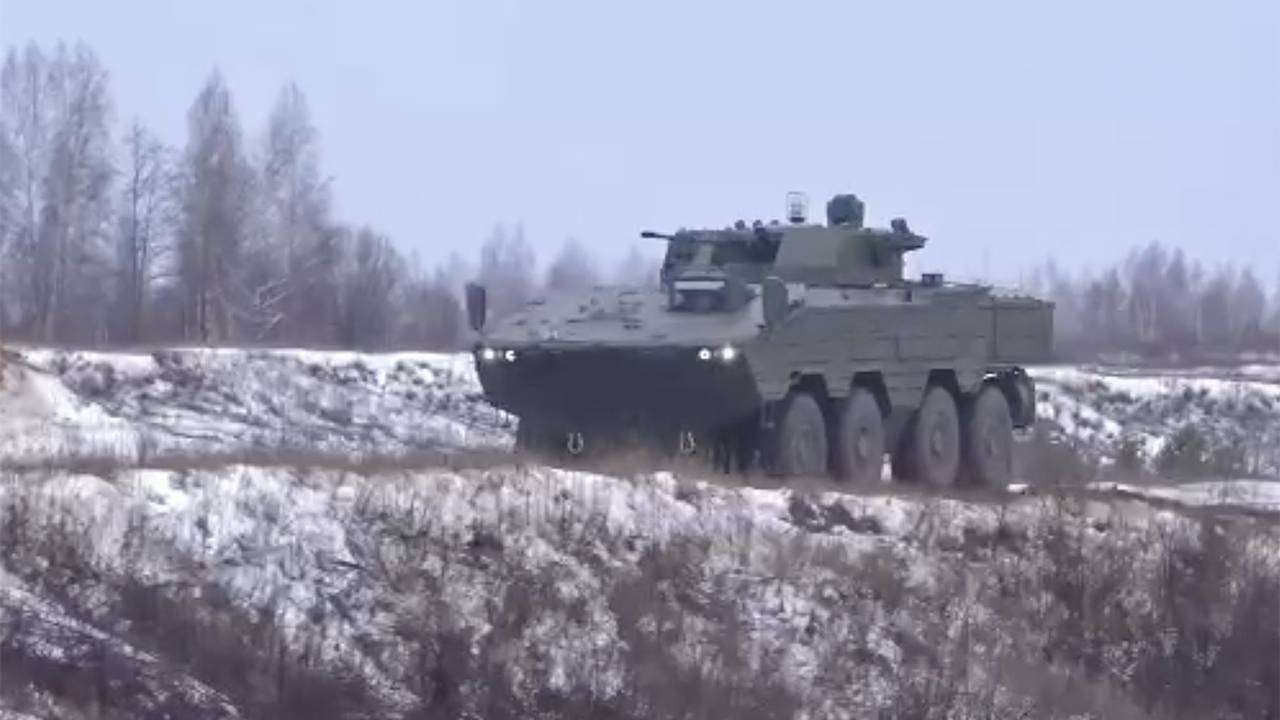Испытания белорусского БТР V-2 показали на видео