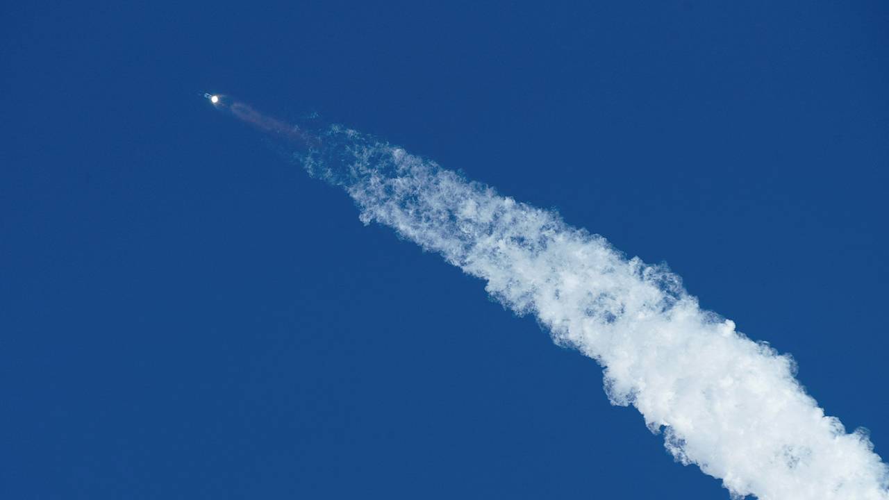 SpaceX потеряла во время испытательного запуска часть ракеты Starship