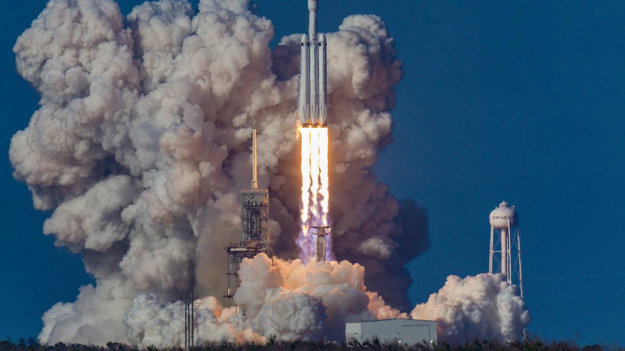 Маск назвал причину крушения Starship во время испытательного запуска