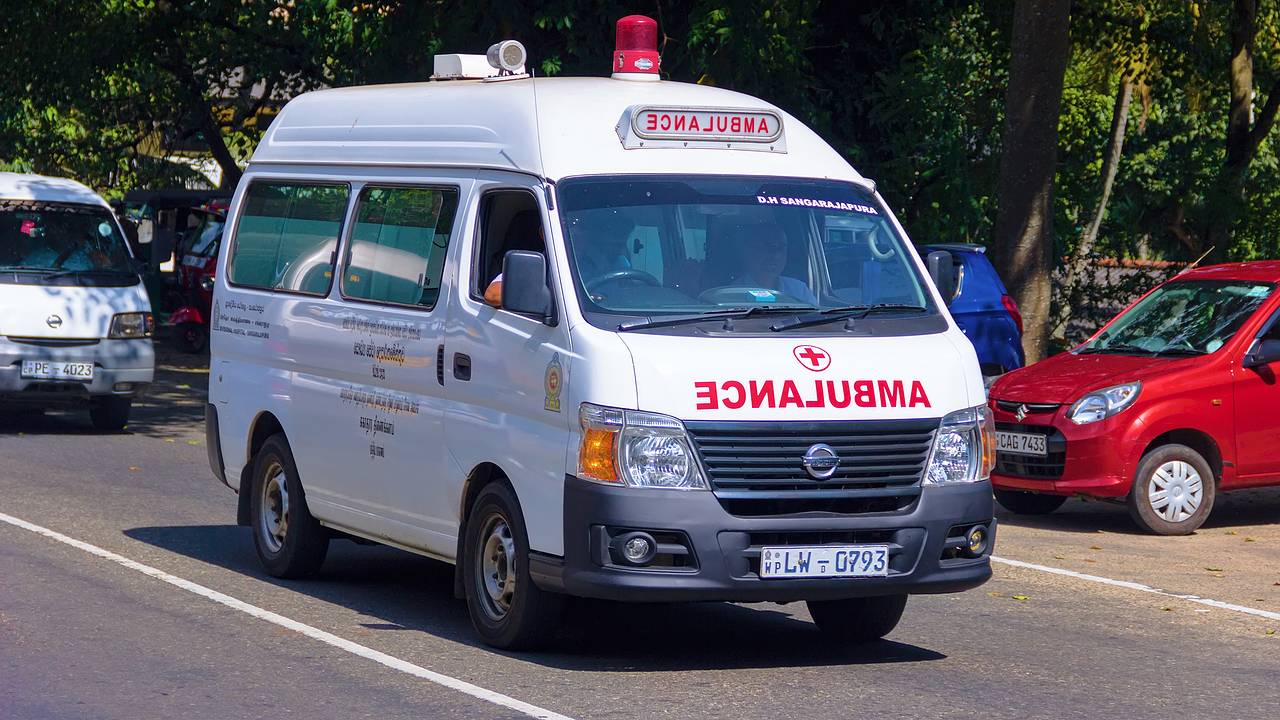 Автобус с россиянами врезался в цементовоз на Шри-Ланке