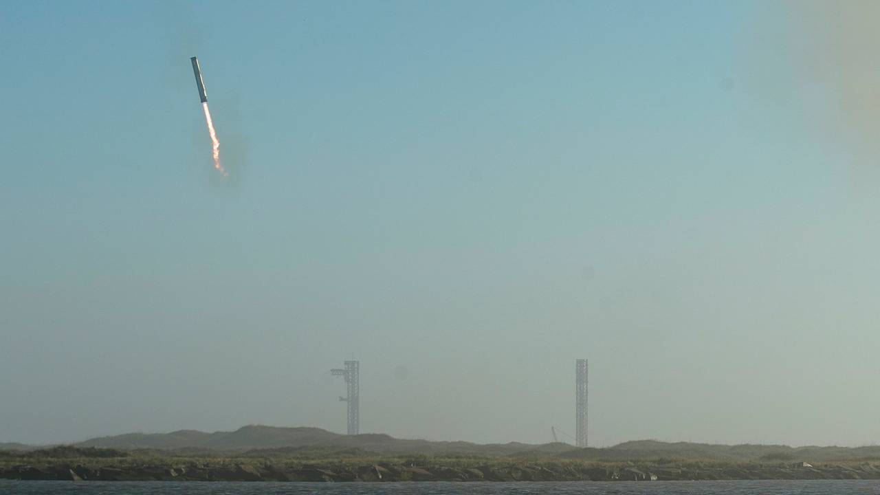 Самолетам пришлось изменить маршруты из-за падения обломков космического корабля Starship