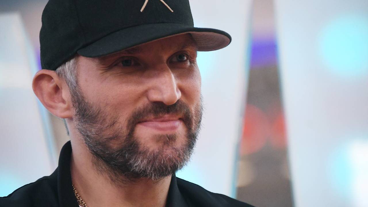 В НХЛ ответили на вопрос о неловкости из-за погони россиянина Овечкина за рекордом Гретцки