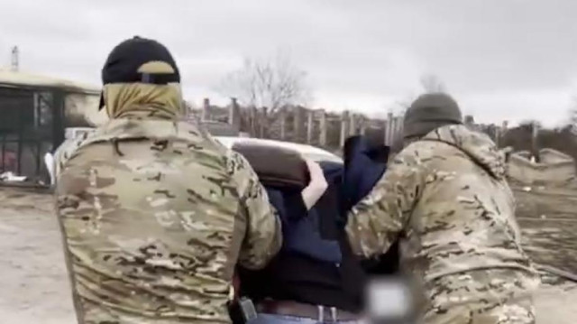 Кадры задержания мужчины по делу о передаче данных Украине
