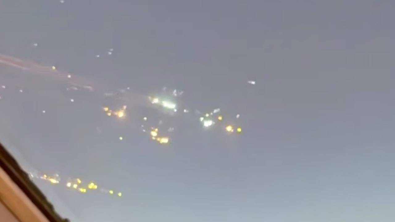 Падение обломков Starship сняли на видео из кабины пассажирского самолета