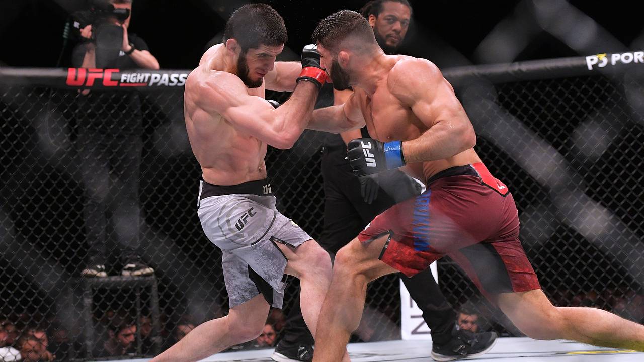 Тактаров высмеял снятие Царукяна с боя против Махачева