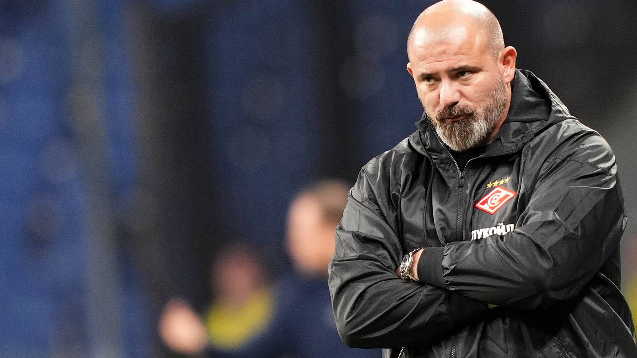 Тренер «Спартака» покинул сбор команды по семейным обстоятельствам