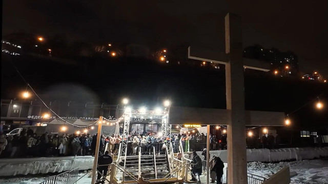 Как прошли крещенские купания в городах России. Видео