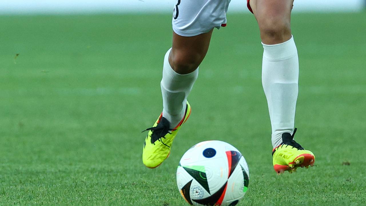 В России предложили понизить зарплату футболистам