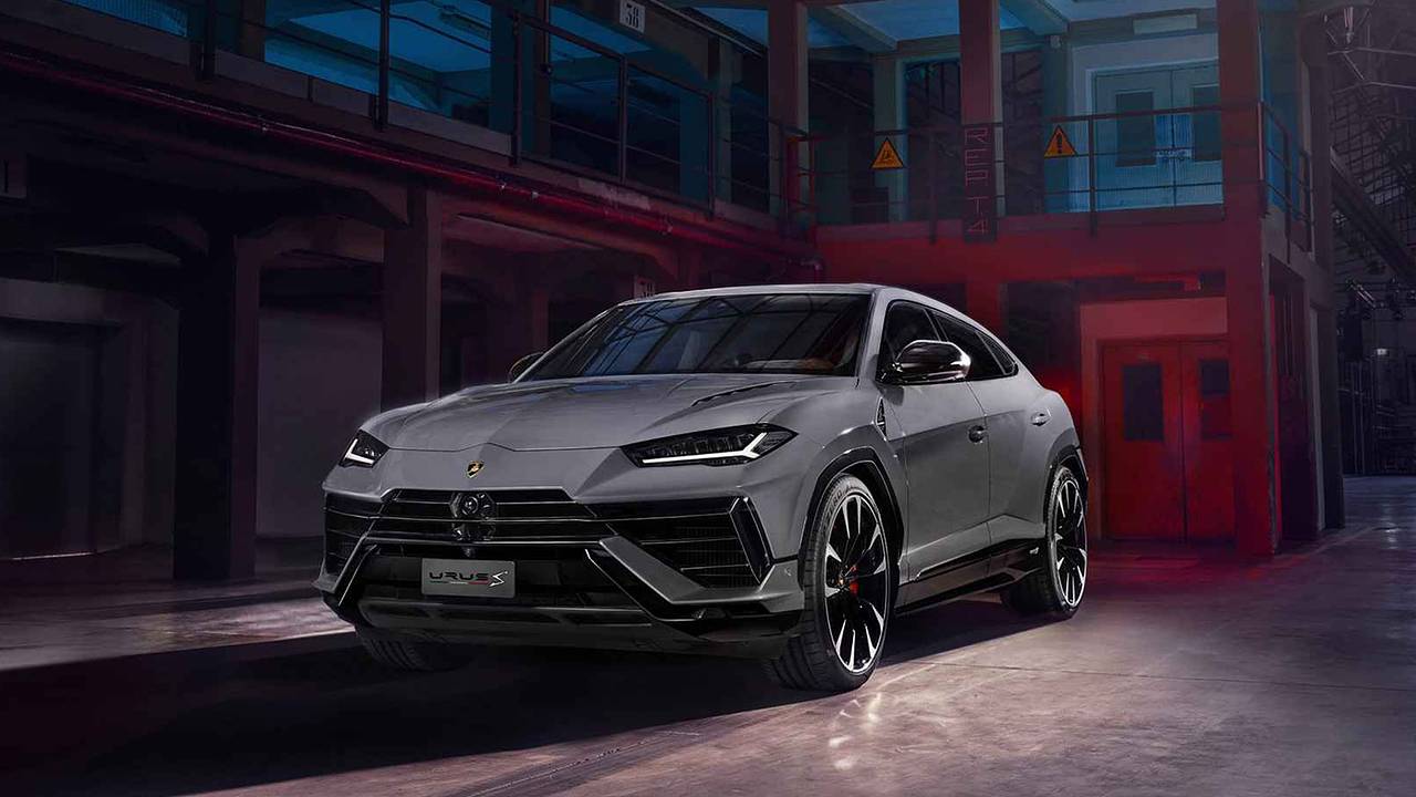 Россиянам придется на 505 лет отказаться от такси ради Lamborghini