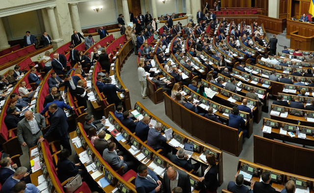 На Украине «дерусифицировали» Дуб Ленина