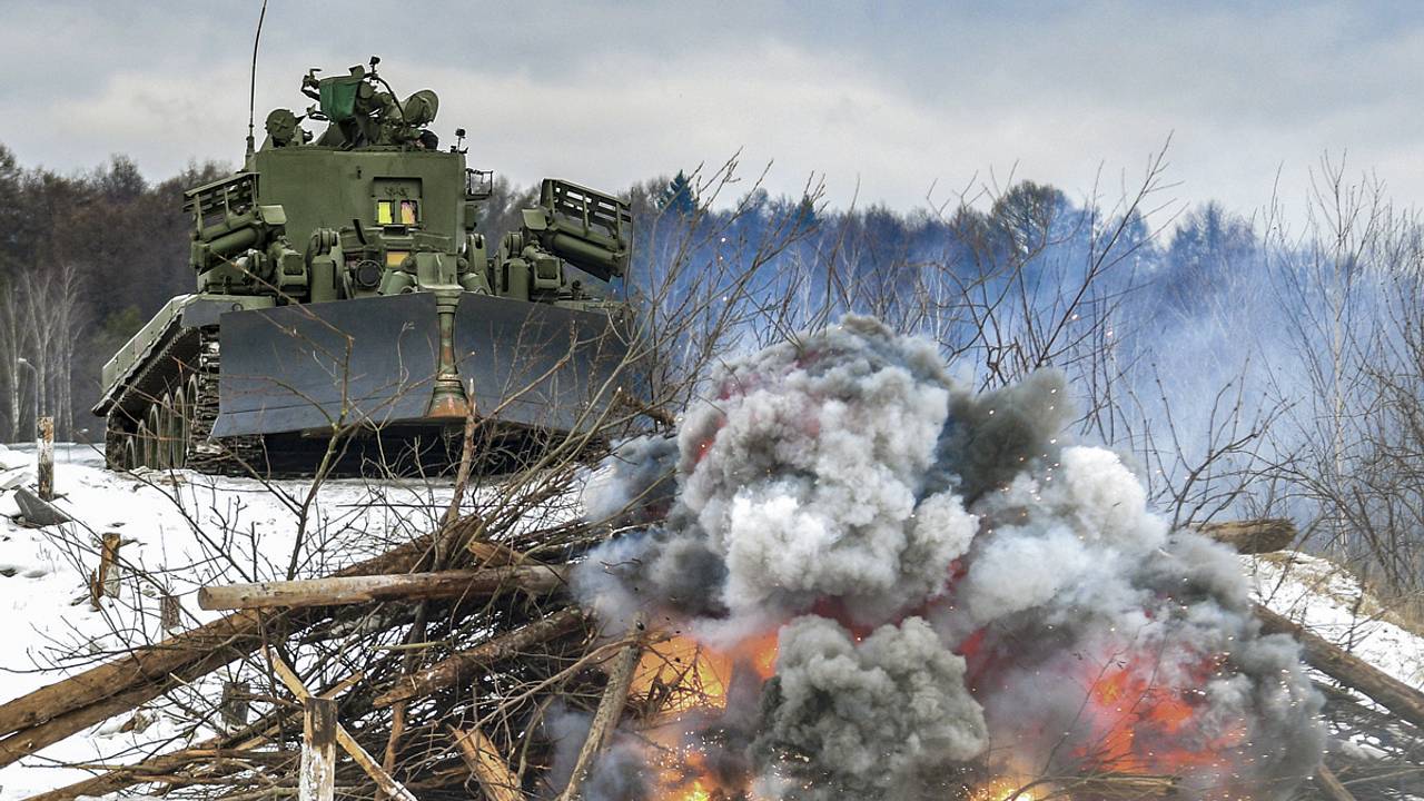 Российские ИМР-3М превратили в штурмовые танки