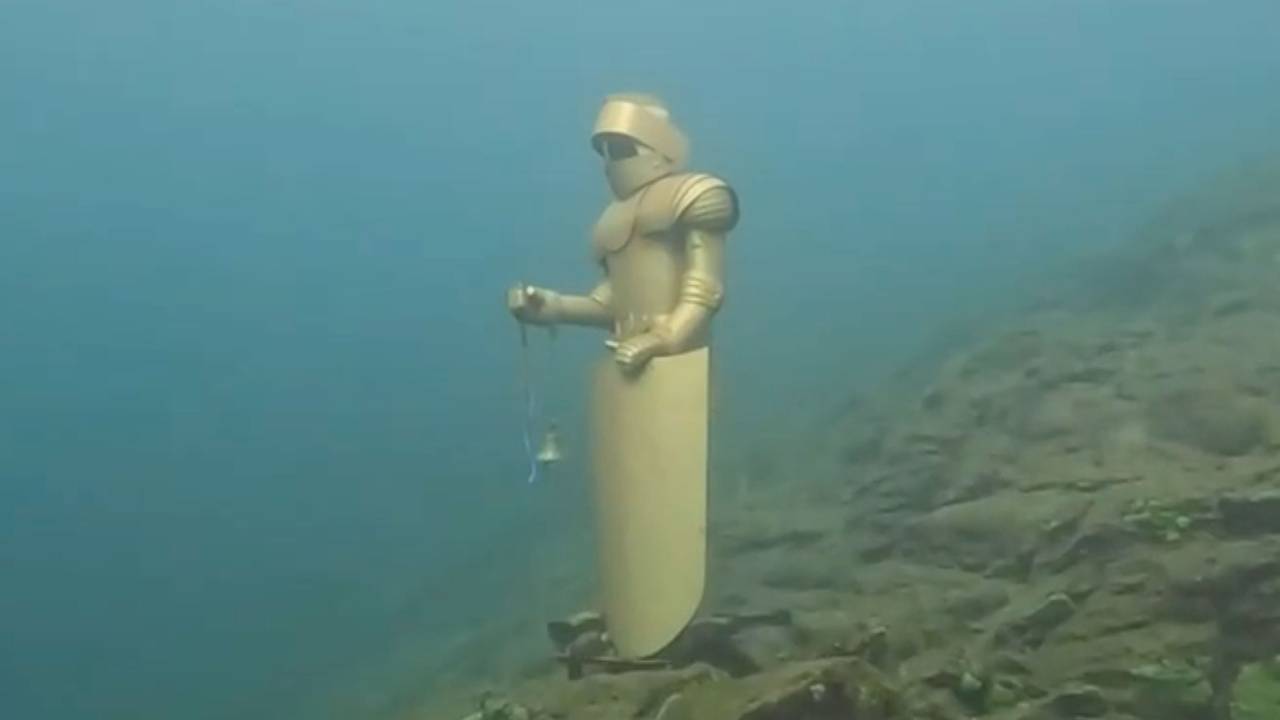 Со дна Байкала достали рыцаря
