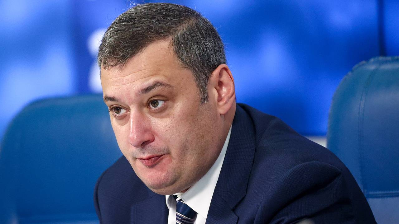 Публично возмутившемуся отпуском чиновницы Хинштейну указали на неправоту