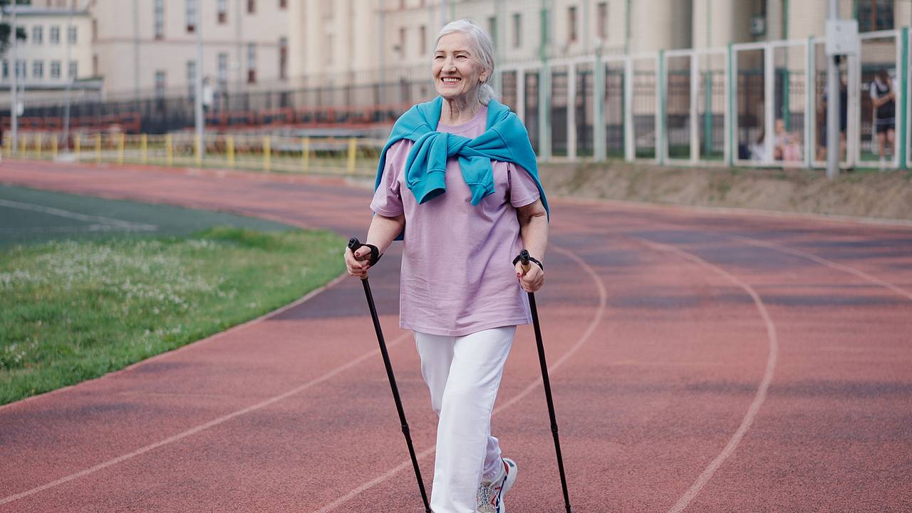 Врач дал советы по тренировкам для людей старше 60 лет