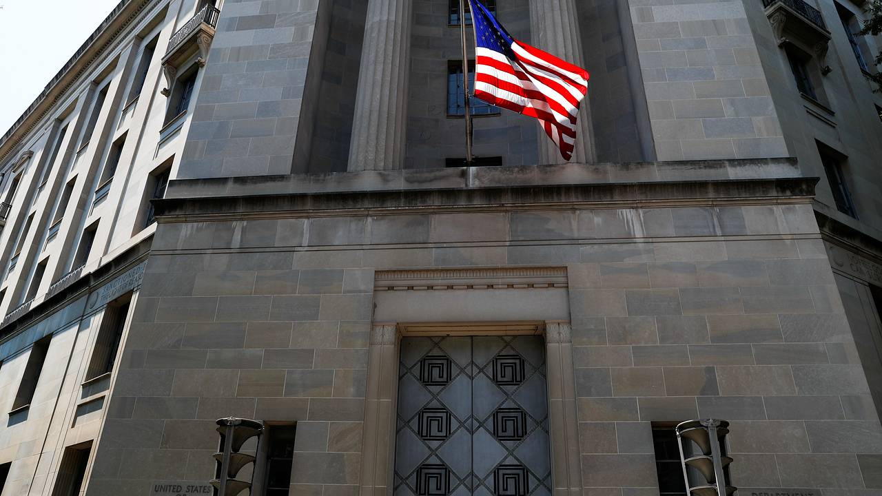 Трамп уволил опытных сотрудников Минюста США