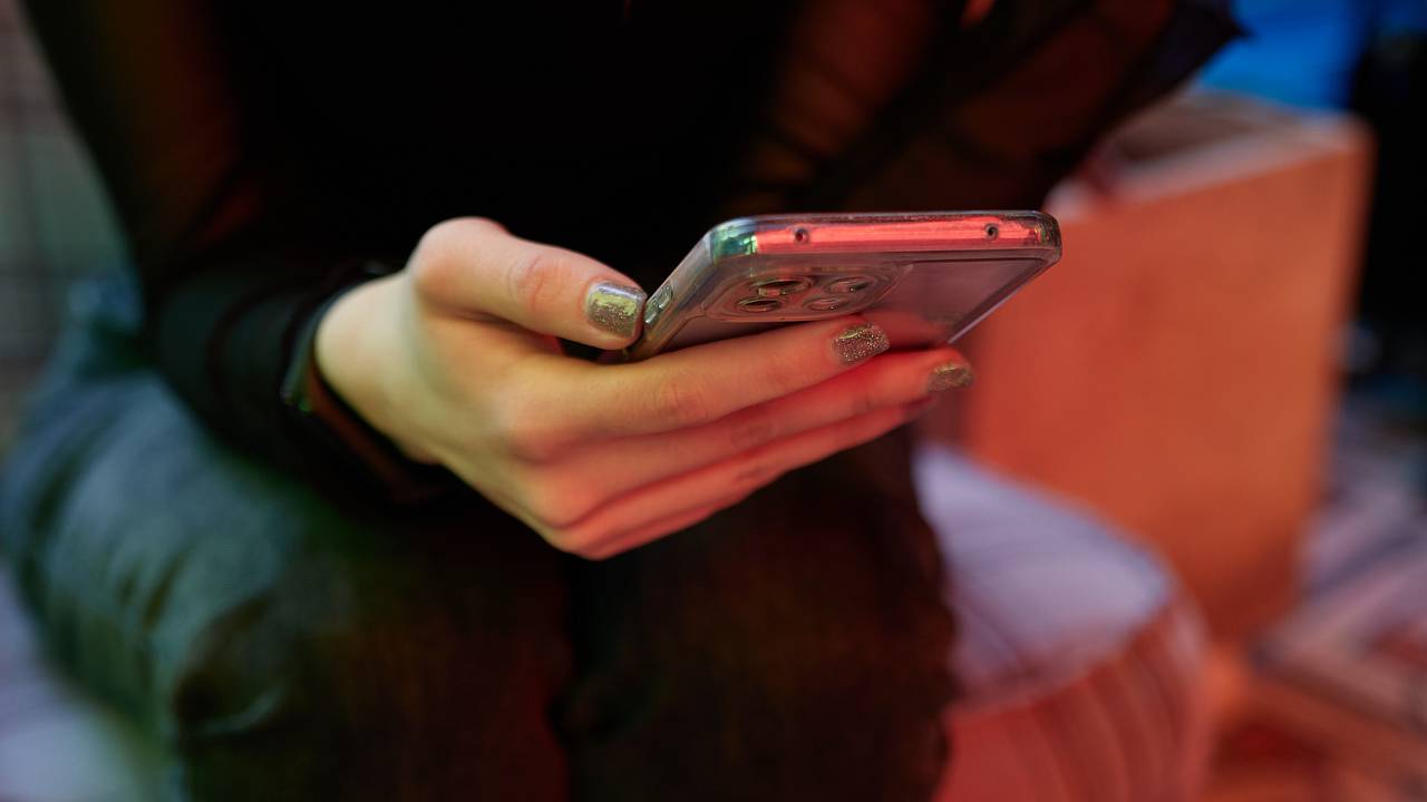 Россиянам назвали четыре простых правила защиты от взлома телефона