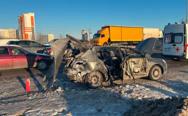 В Набережных Челнах на ходу взорвался Geely доставщика пиццы