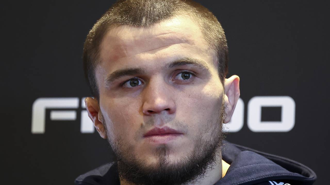 Умар Нурмагомедов показал рентген сломанной руки после операции