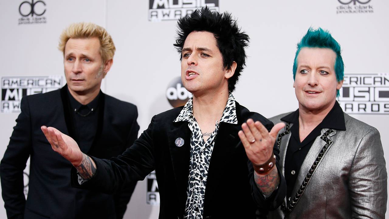 Green Day перепели свой хит ради шутки про Илона Маска