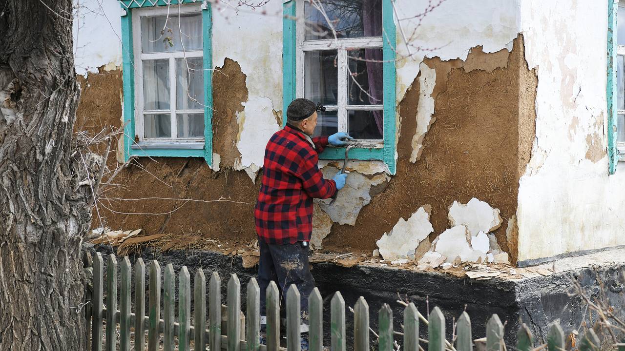 В российском городе пожаловались на разваливающиеся после недавнего капремонта дома