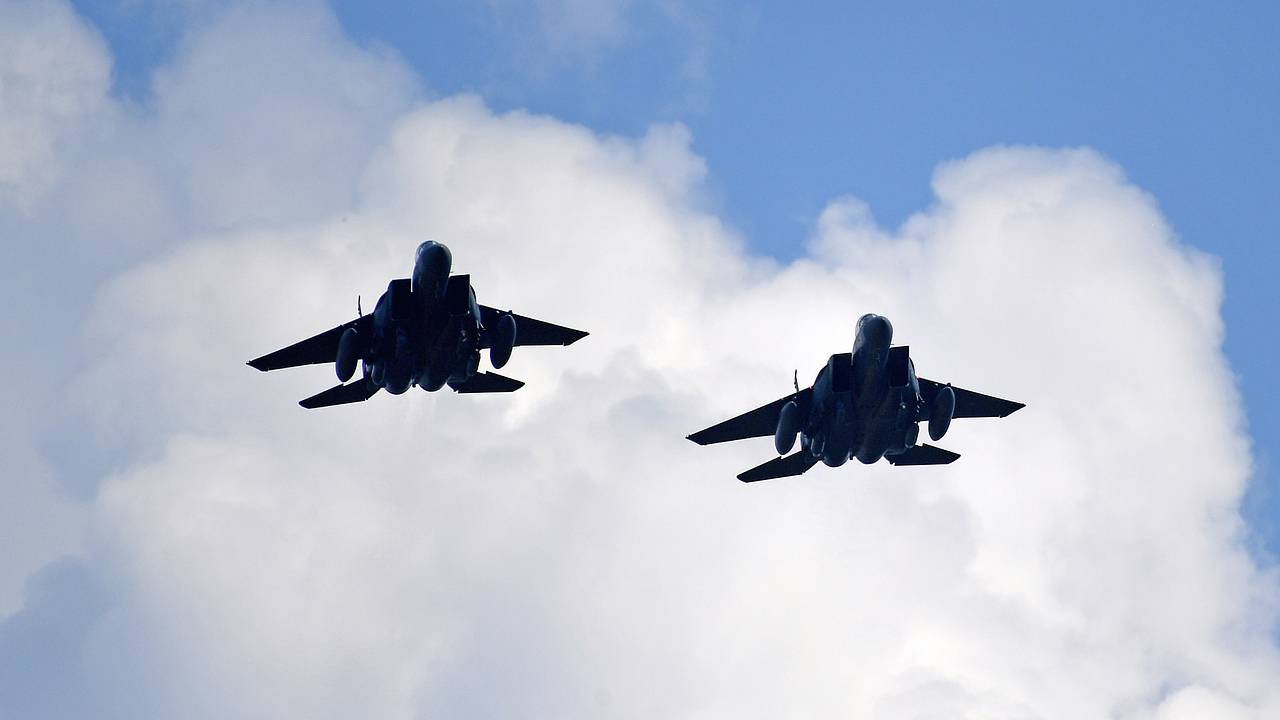Британия получила первые F-15E с новой системой РЭБ