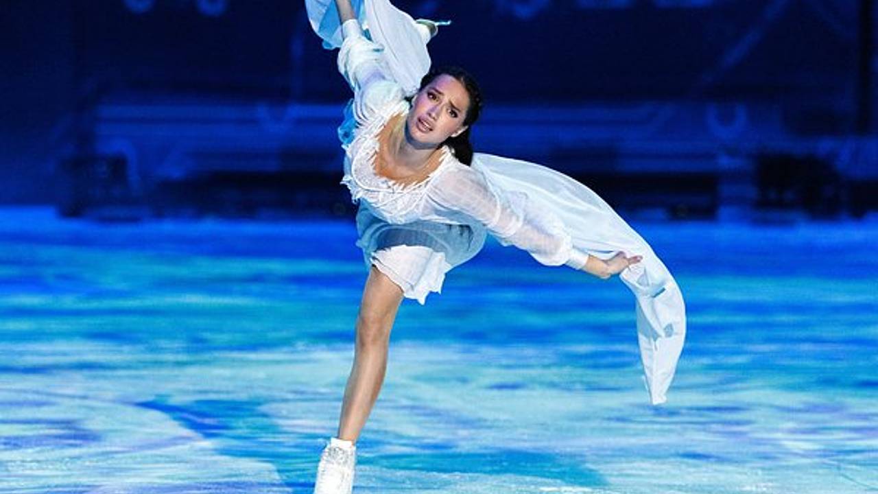 Названы заработки Загитовой и Валиевой за рекламу в соцсетях