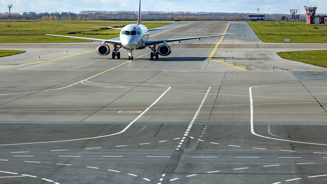 Аэропорт Уфы приостановил работу