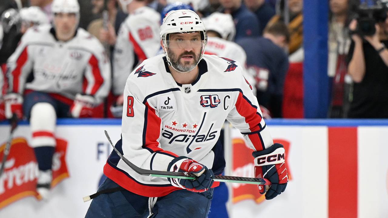 Бывший главный тренер сборной России высказался о погоне Овечкина за рекордом Гретцки