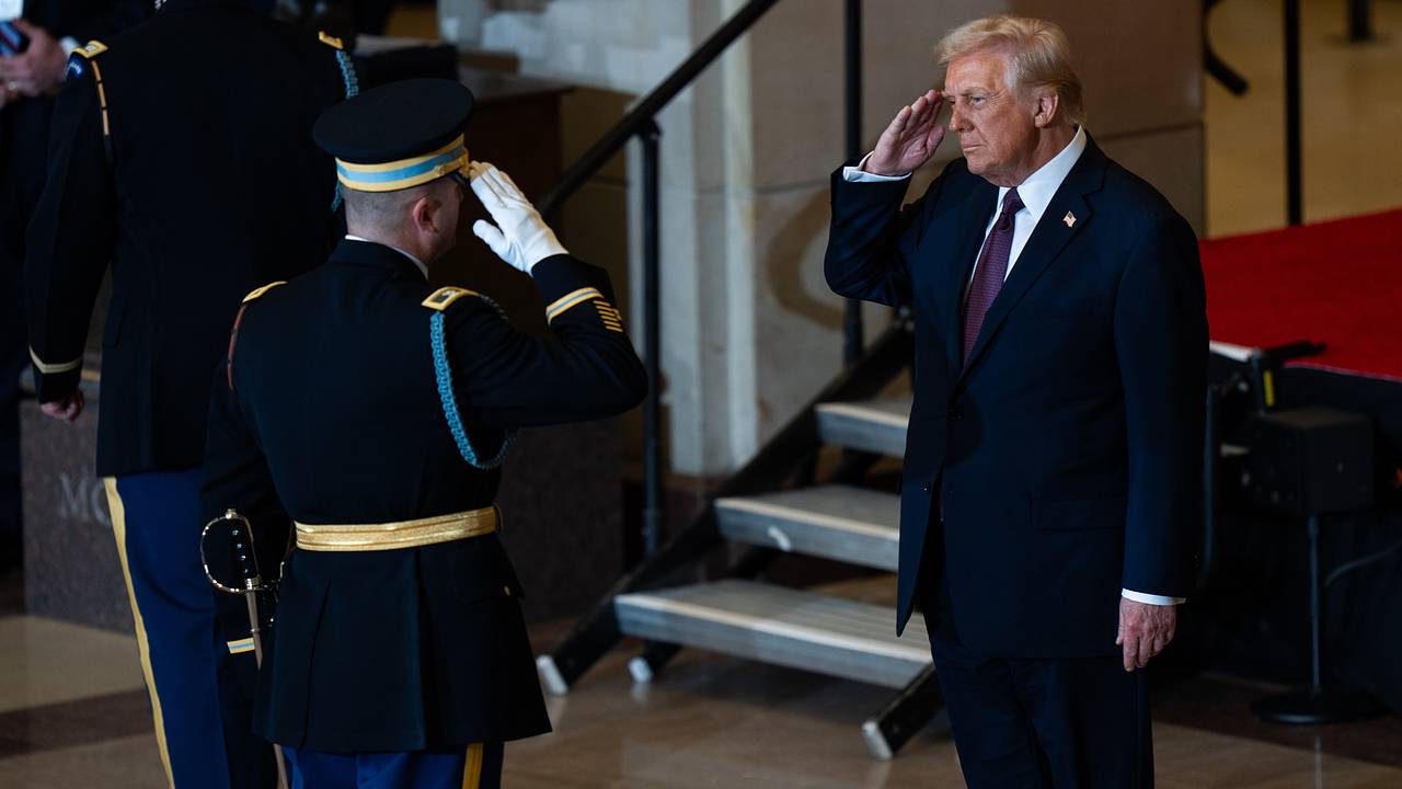 Раскрыто содержимое подарков для гостей инаугурации Трампа