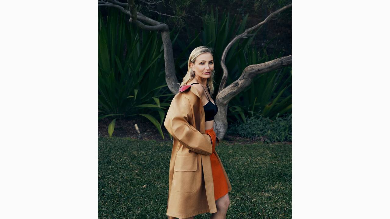 Кэмерон Диас снялась в кроп-топе для журнала Vogue