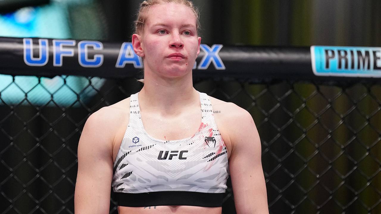 Ударившую тренера российскую девушку-бойца MMA уволили из UFC