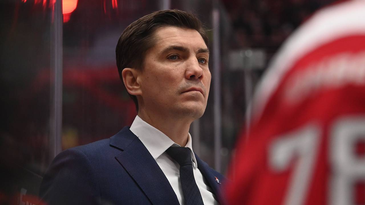 Тренер клуба КХЛ упрекнул игроков в желании быть звездами соцсетей