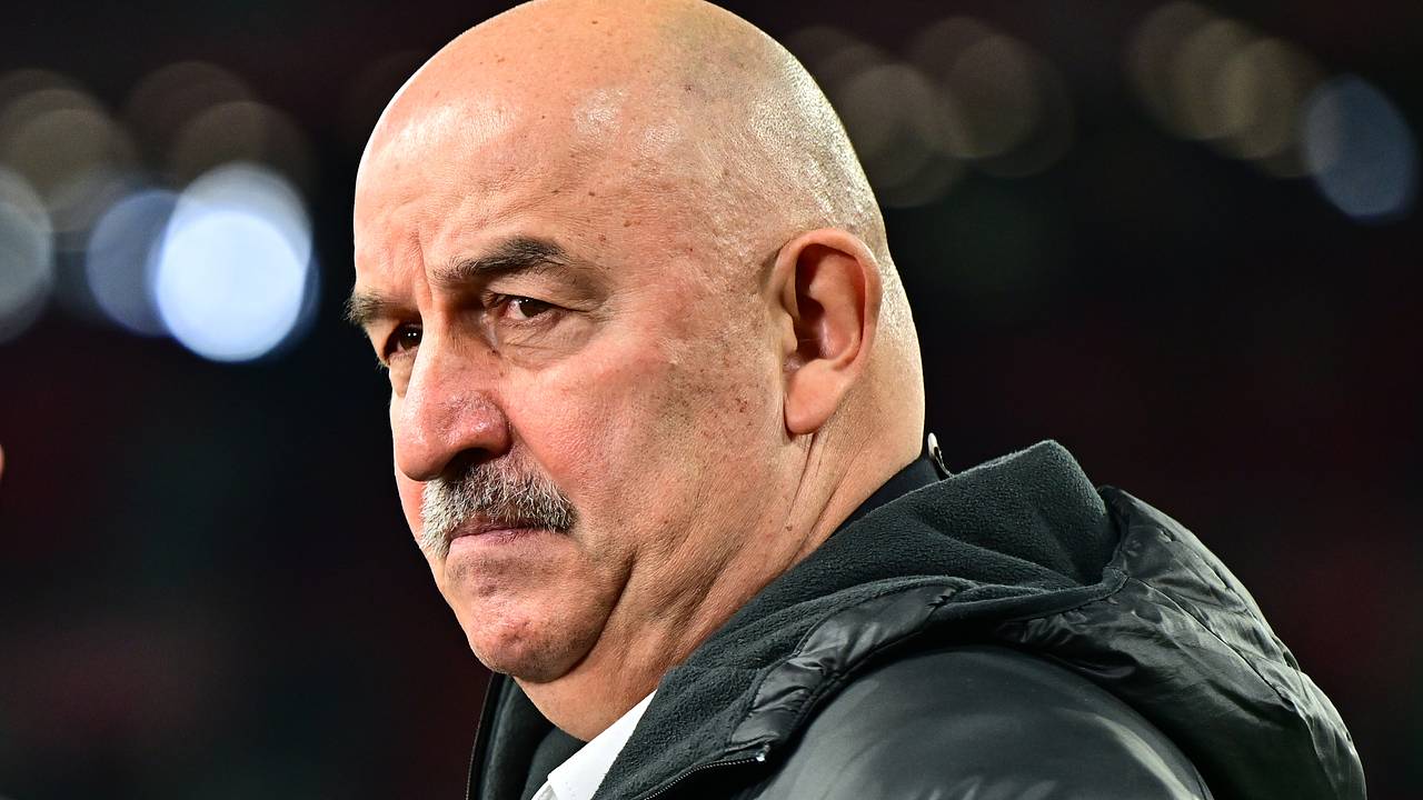 Черчесов покинул пост главного тренера сборной Казахстана