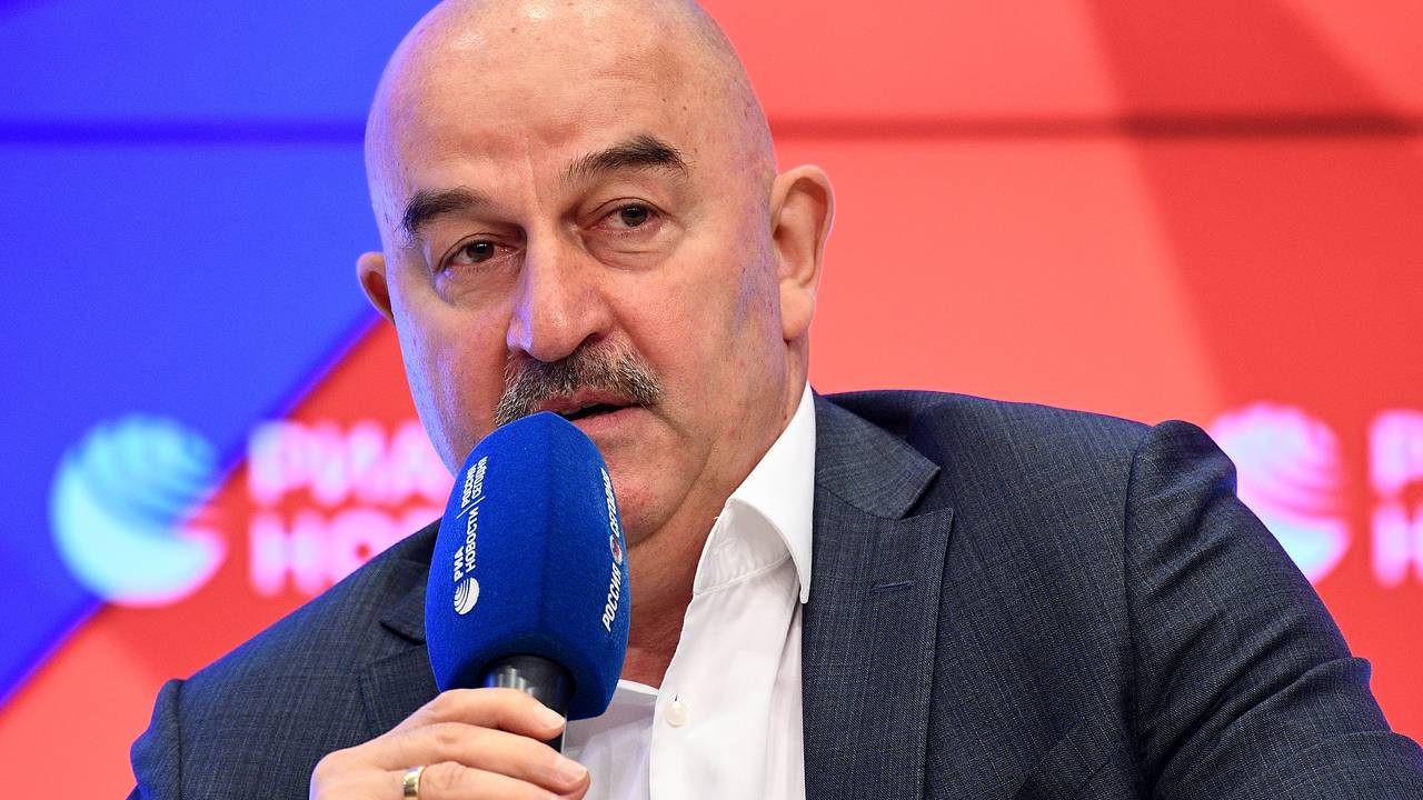 Назван размер неустойки Черчесову за увольнение из сборной Казахстана