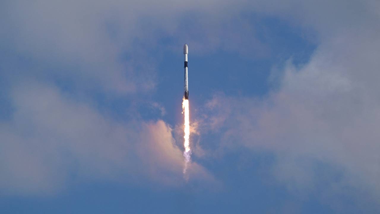 SpaceX успешно провела 12-й ракетный пуск в 2025 году
