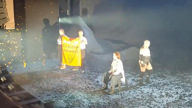Экоактивисты сорвали постановку с Сигурни Уивер в Лондоне. Видео