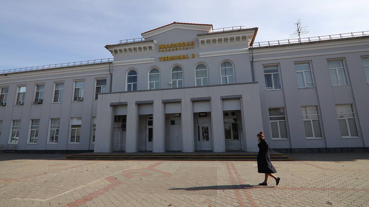 Закрытые аэропорты юга России опубликовали более 150 вакансий. Кого они ищут и с чем это связано?