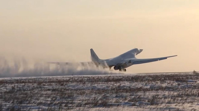Два «стратега» Ту-160 совершили полет над Северным Ледовитым океаном