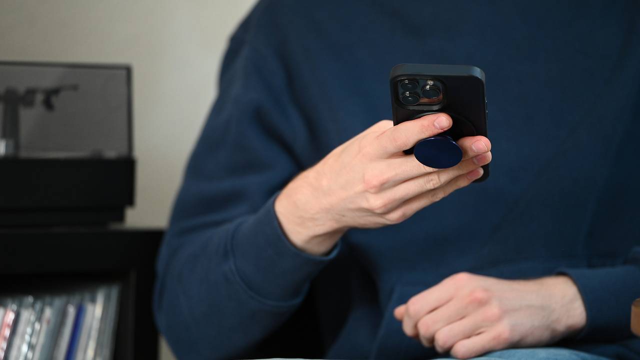 Мужчина увидел неожиданный пост невесты о себе в сети и расстался с ней