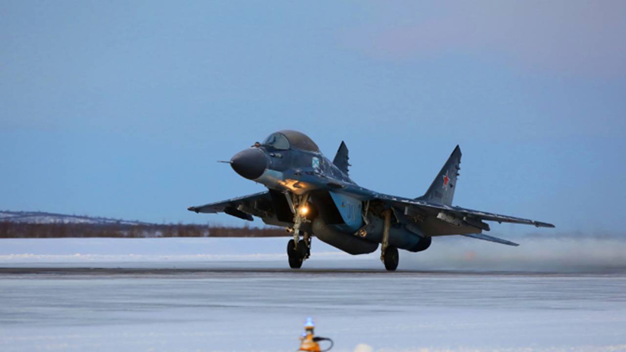 Палубные МиГ выполнили полеты в Заполярье