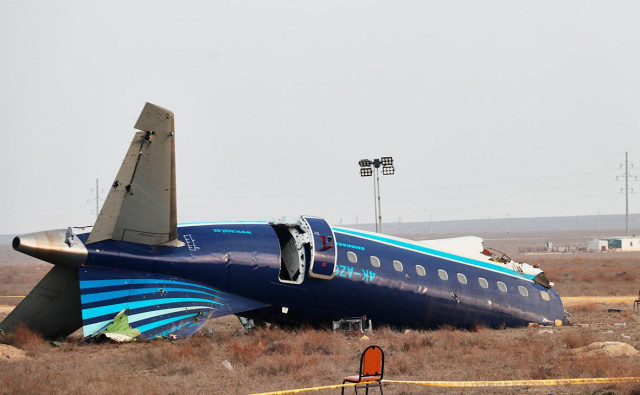 Баку сообщил, когда предоставит итоги расследования падения лайнера AZAL