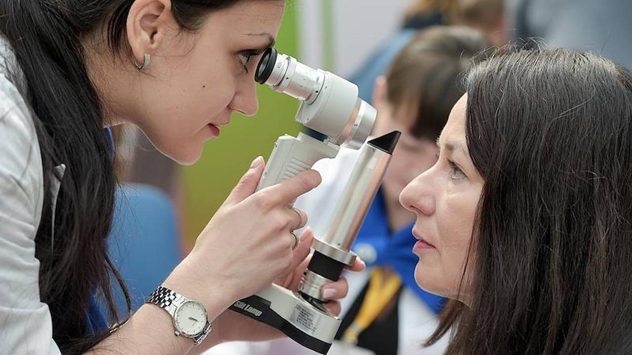 Работающим весь день за компьютером людям дали советы по профилактике частой проблемы