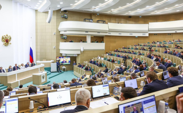 Совфед одобрил закон о штрафах до ₽2 млн за продажу детям табака и вейпов